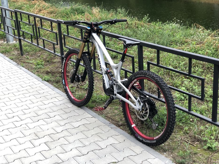 Commencal DH supreme 2021 (fox,sram,spank)