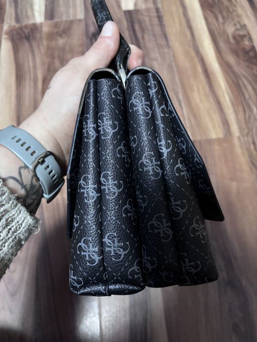 Torebka skórzana guess do ręki