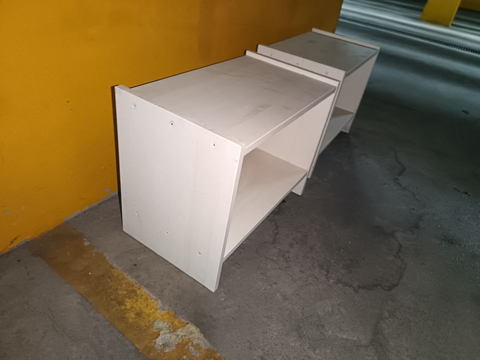 Mesinhas de cabeceira em madeira