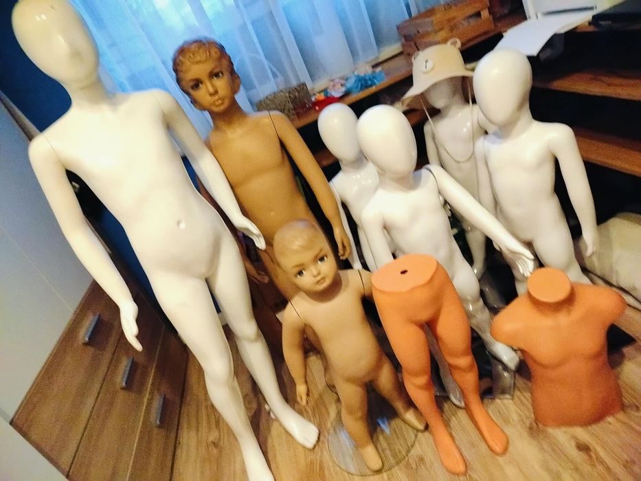 Komplet manekinów wystawowych