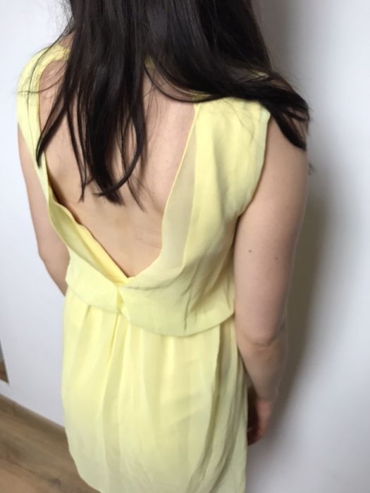 Żółta sukienka z odkrytymi plecami Zara M S