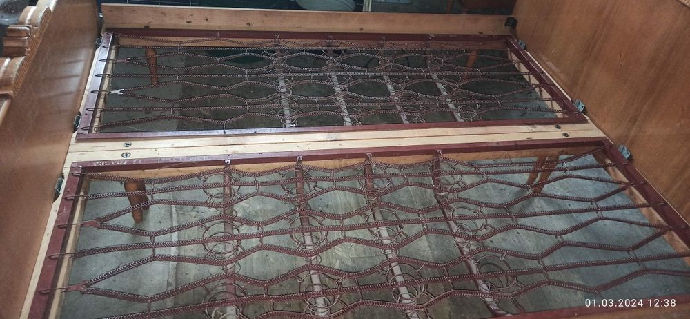 Двоспальне ліжко комод тумбочки