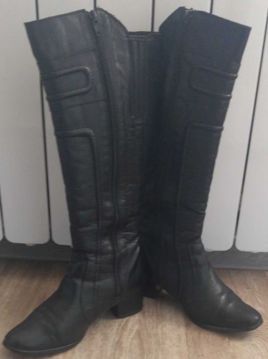 Зимние кожаные высокие сапоги Размер 36 Состояние лёгкое б/у