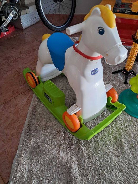 Brinquedos para criança ,torre grua , cavalinho chicco ,jogo diset ,bancada ferramentas, bateria interativa