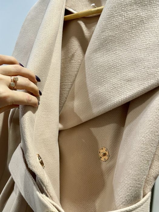 Пальто бежеве жіноче на кнопках під пояс (розмір 10/s)