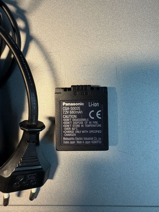 Carregador Panasonic e 2 Baterias de Litium
