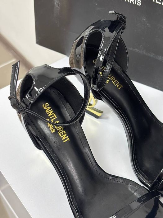 Каблуки Yves Saint Laurent