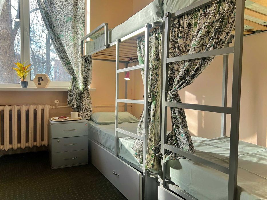 Хостел Печерська! Легко дістатись без ліфта! Теплота та  світло!