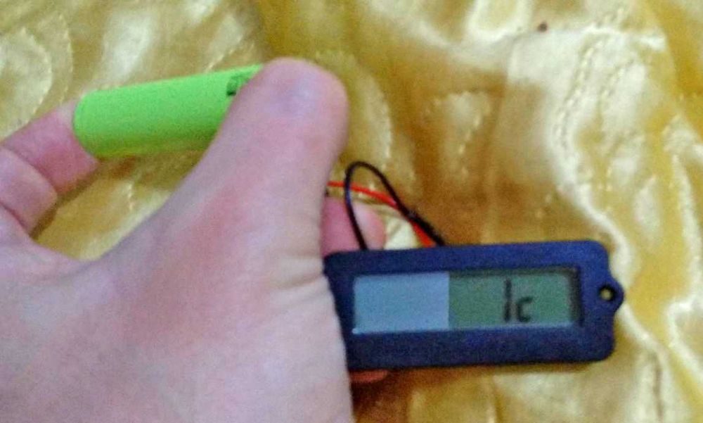 Універсальний індикатор заряду акумулятора свинцеві/літій Li-Ion/Li-Fe