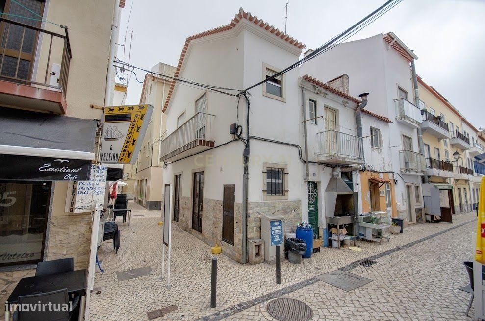 Prédio - Apartamento + Espaço Comercial - Centro Histórico da Nazaré