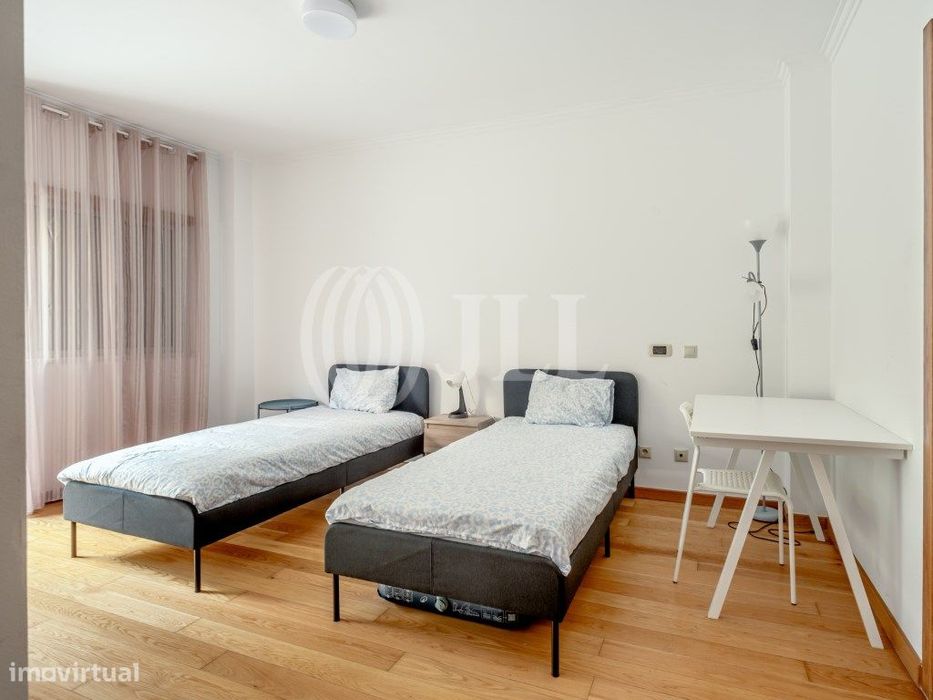 Apartamento T4, com terraço e estacionamento, em Lisboa