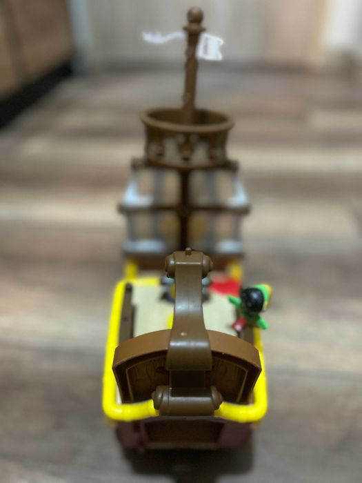 Statek piracki i dwa samochody! Okazja!