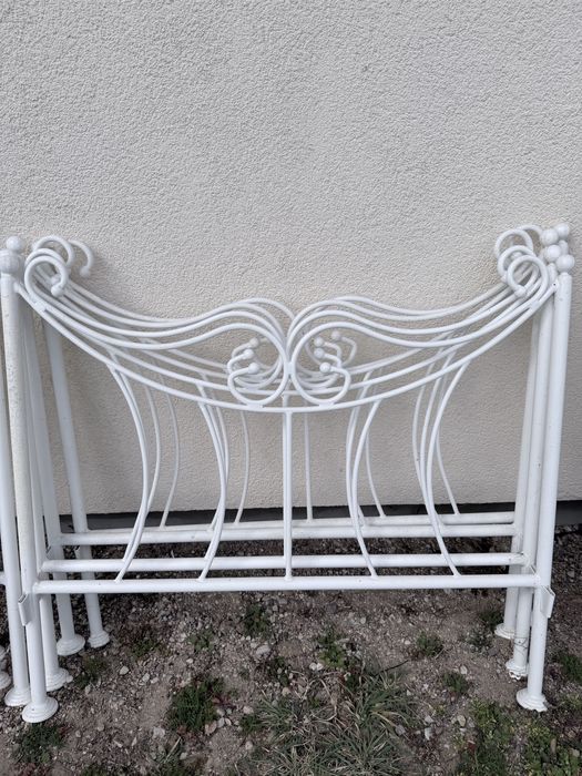 Łóżka domowe w super stanie.