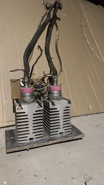 Діоди дві штуки.