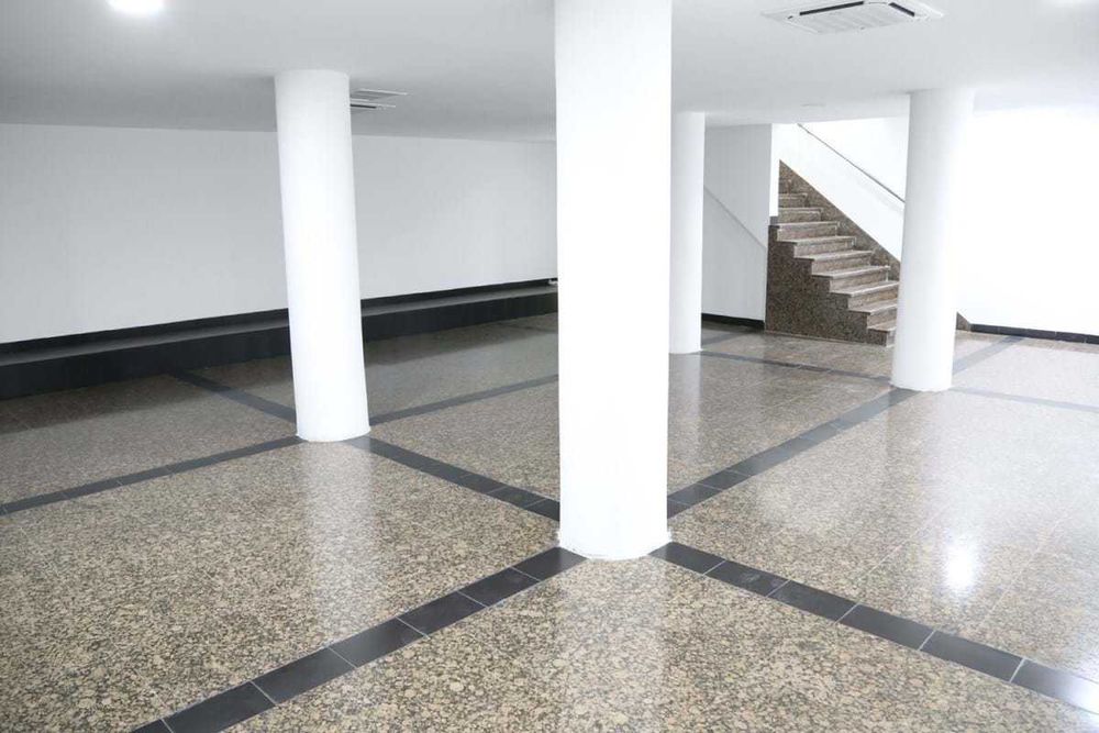 Loja com dois pisos, Penha de França (Venda ou arrendamento)