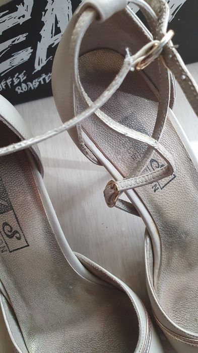 Отдам даром кожанные туфли  размер 37