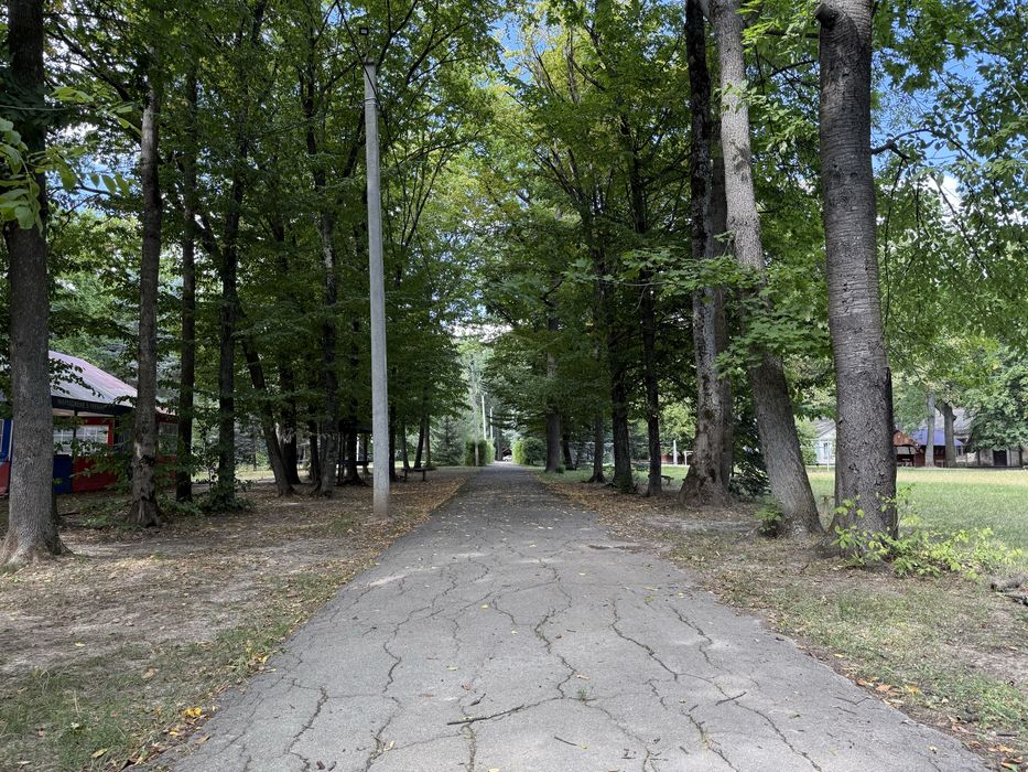 Продаж земельної ділянки 5.7 Га з базою відпочинку Умань