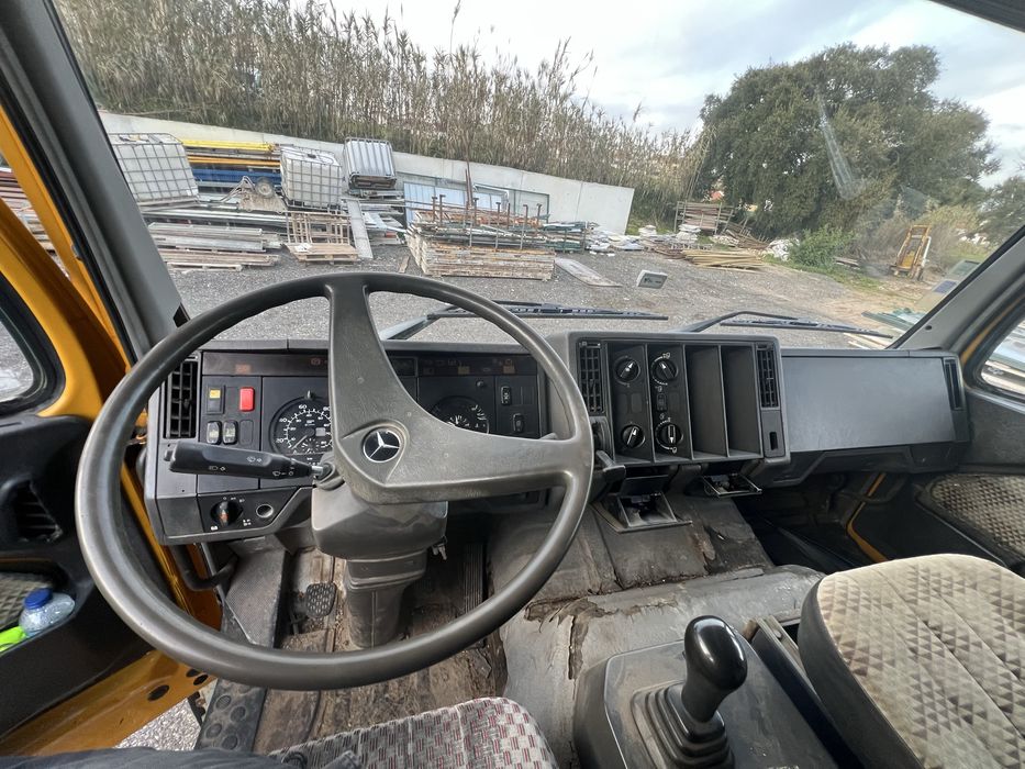 Camião grua e porta máquinas