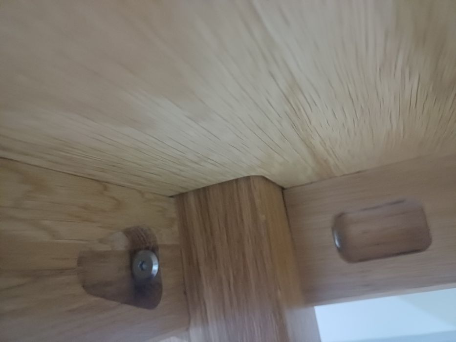 Stolik bukowy cały z  litego drewna  nowy