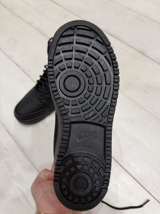 Nike court borough mid winter black р 41,42.