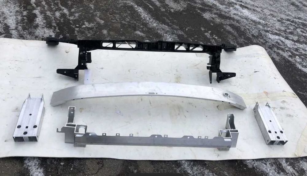 Передняя панель Телевизор Пятка Усилитель Mercedes CLA С118 W118 AMG