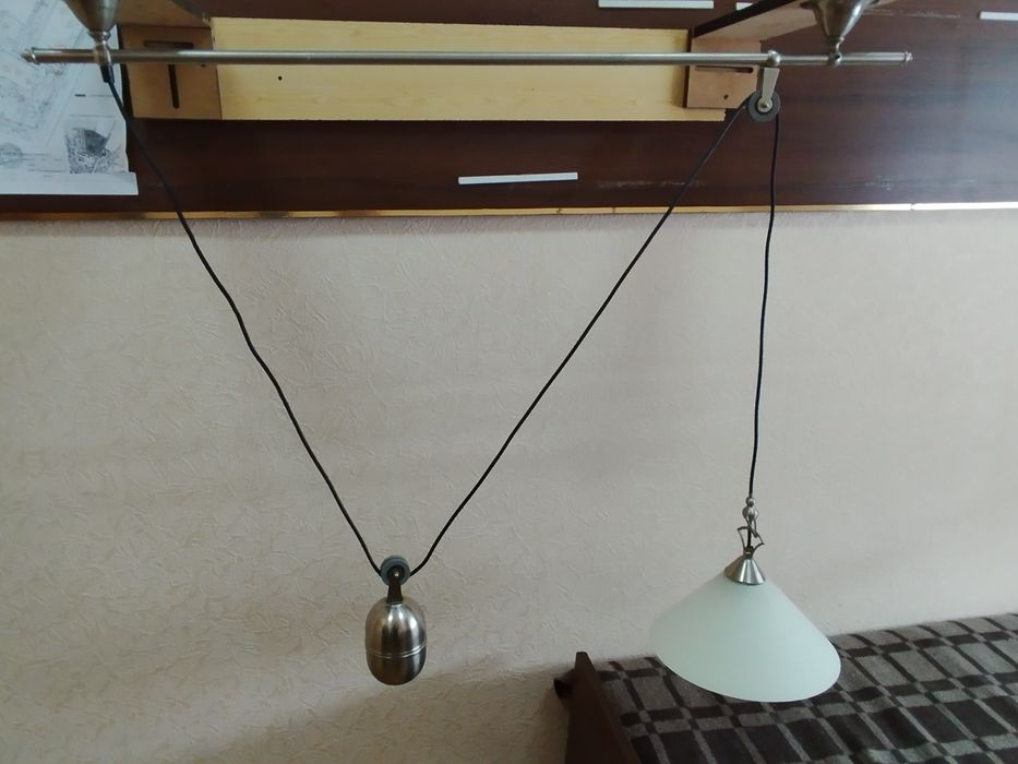 Люстра на штанзі