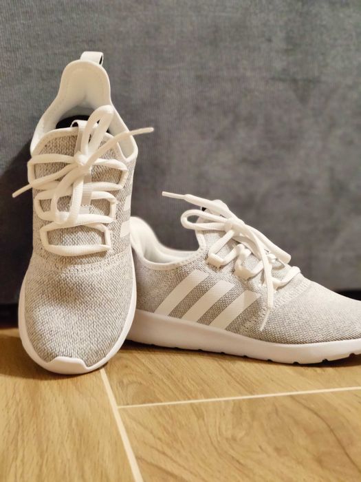 Жіночі кросівки adidas