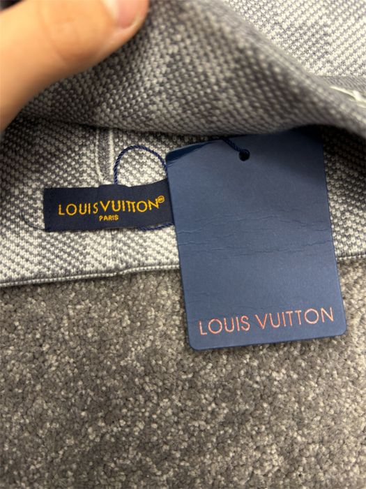 Szara czapka Louis Vuitton