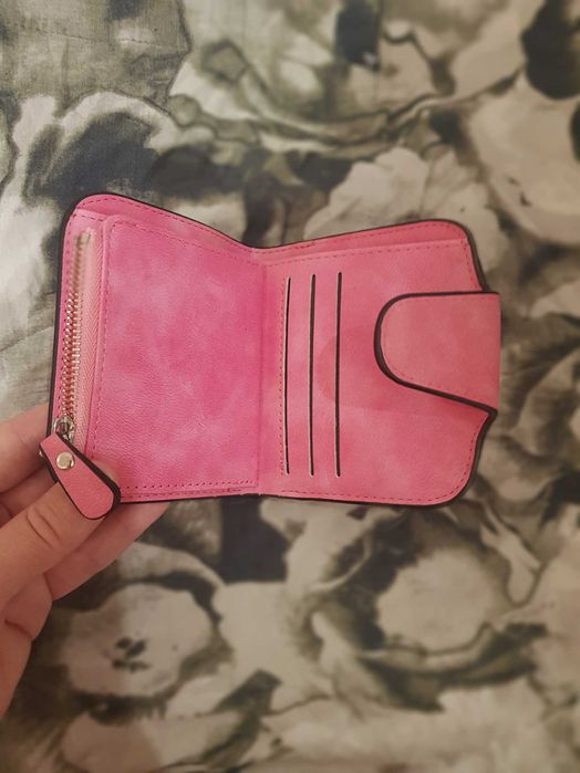 Новенький гаманець