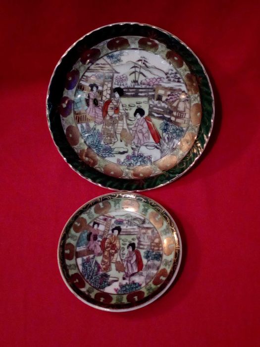 Dois pratos Verdes Grande Fogo antigos em porcelana Vista Alegre