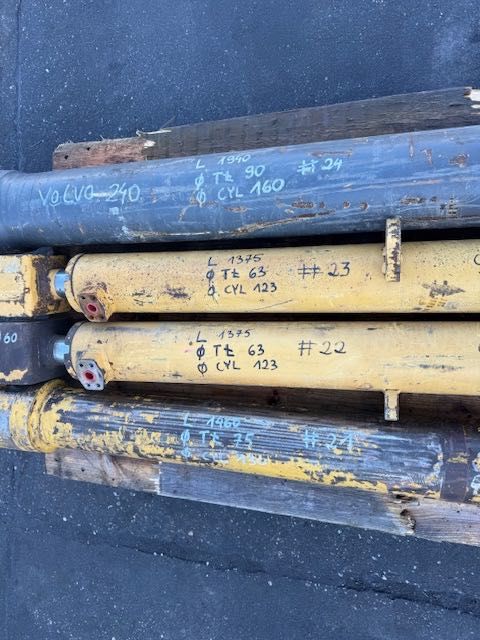 siłownik hydrauliczny do koparki używany