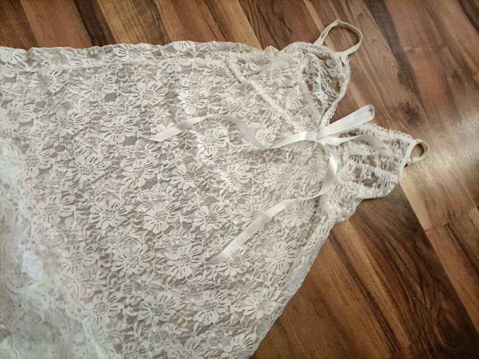 Bielizna biała z koronki