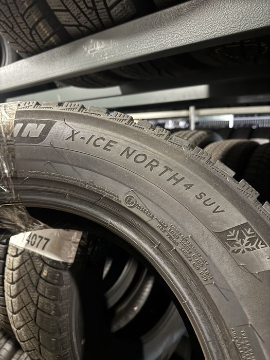 Шини зимові Б/У 235/65R17 Michelin X-Ice North 4SUV Шиповані