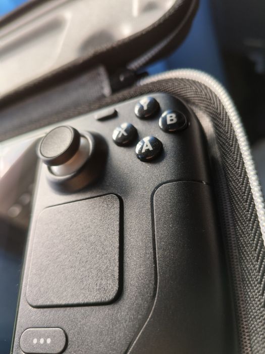 Steam Deck LCD 256 em perfeito estado (incluí já película aplicada com uma extra nova)