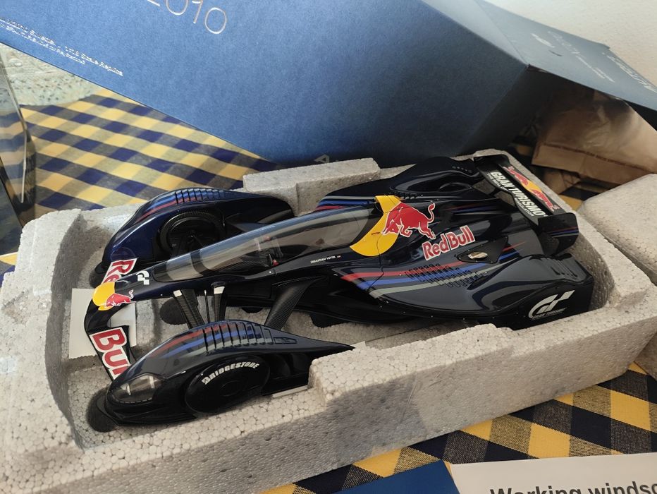 Red bull X2010 AutoArt 1/18