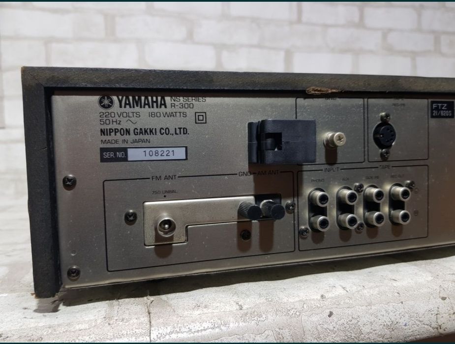 Стерео ресивер/підсилювач YAMAHA R-300, *2х65 Вт, +1ш. б/у з Німеччини