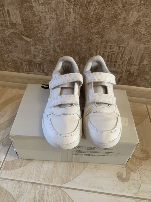 Кросівки Adidas. Розмір 33,34