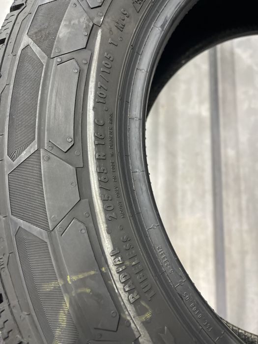Зимові шини 205/65r16 C Continental. Ціна 2500 грн/шт.