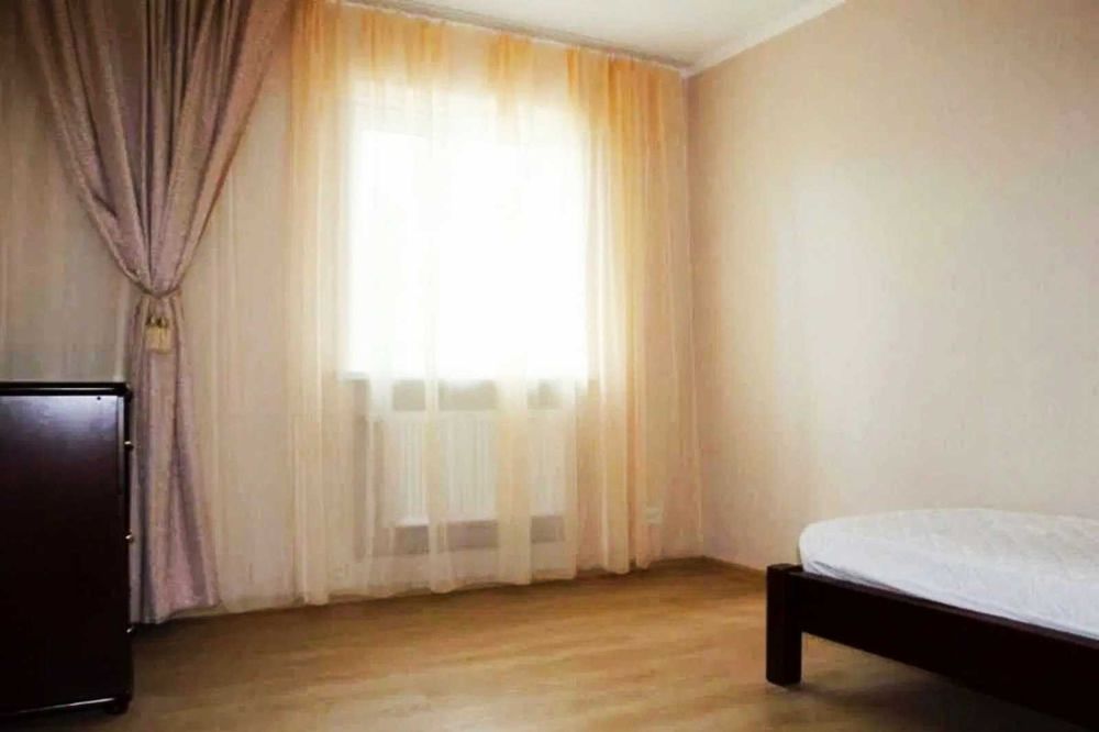 Старий Мерчик. Для сім'ї здається будинок 150м2. та 10+20 соток землі