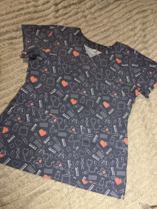 Жіноча медична кофта