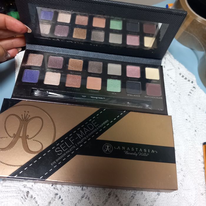 Duża paleta cieni do oczu Anastasia
