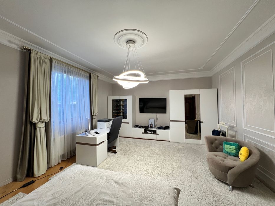 Продаю класний,стильний будинок,всього 10хв до Парку Шевченка та Озера