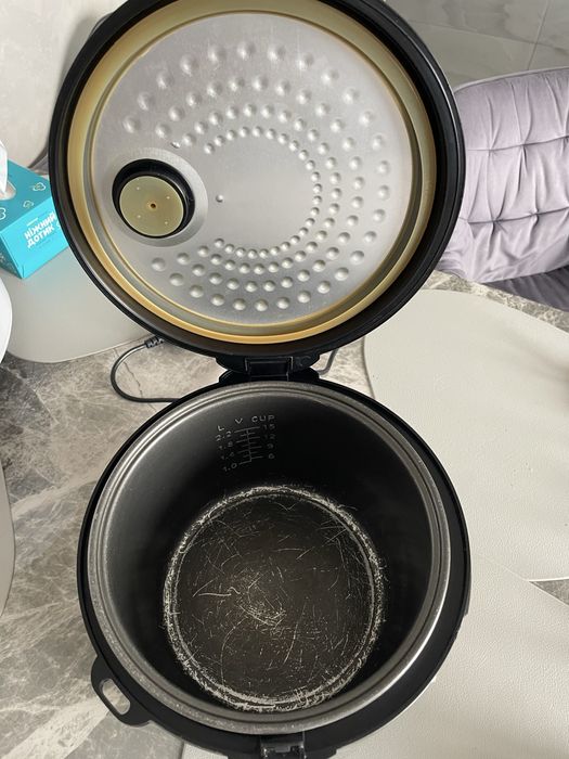 Мультиварка у хорошому стані