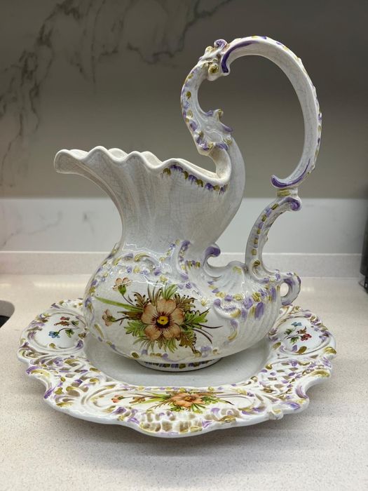 Jarro e bacia em porcelana