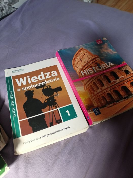sprzadam ksiazki do 1 i 2 klasy ponadpodstawowej