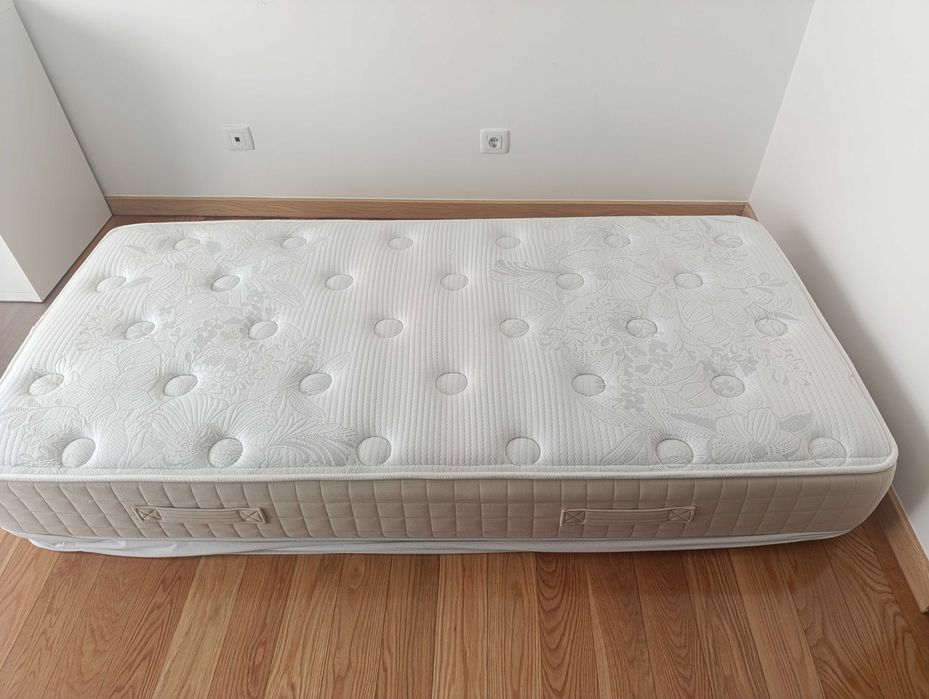 Colchão Molaflex e estrado  90 × 190