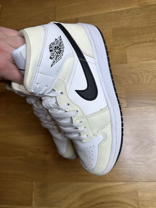 Кросівки жіночі Nike Air Jordan 1 Mid Coconut Milk розмір 39 25 см
