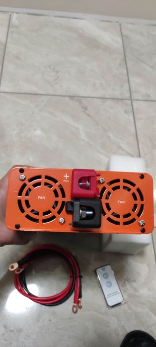 Инвертор 12-220 2000Ватт, 4000Ватт в пике, вес 4.5 кг.