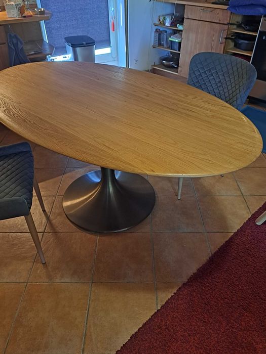 Diningtable very solid