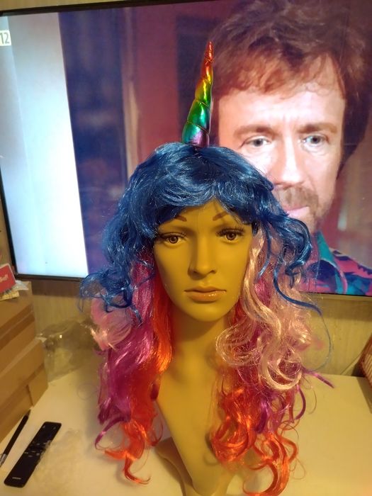 Peruka Długa Tęczowy Jednorożec kolorowy rog